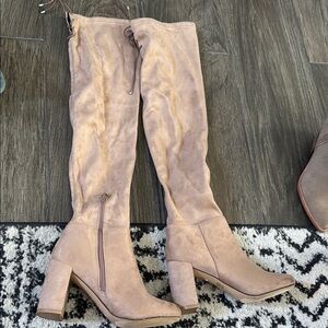 Stylish Tan Knee-High Women's Boots
